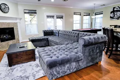 Image de Spacious Family Gem: Near Nrg Stadium/Med Center - Pool Table - Bbq -15 guests