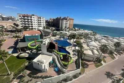 Image de Beachfront Oceanview 2 Bed Condo Water Slides Las Palmas Resort Sandy Beach