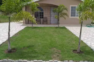 Image de Charming 2-bedroom bungalow with WiFi and Ac in Montego Bay