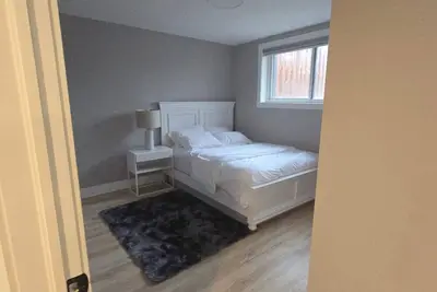 Image de Cozy2Bedroom Basement Apartment. 5mins walk2key amenities & malls. Family-friendly