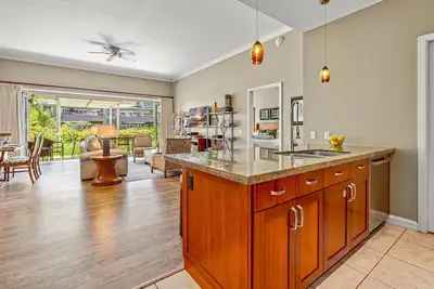Image de Maui Resort Rentals: Honua Kai - 5 Total Bedrooms, Ground Floor Interior Courtyard, Steps to Pools, Beach, BBQs!
