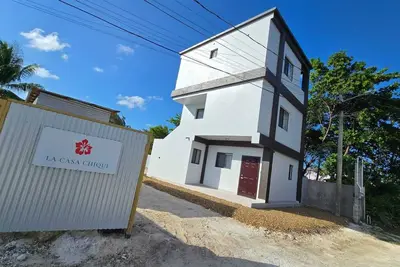 Modern and Charming 2-bedroom apartment with WiFi Ac in San Pedro Ambergris Caye