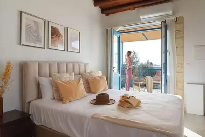 Image de A Tranquil One-Bedroom Loft with Sweeping Views in the Heart of Nature