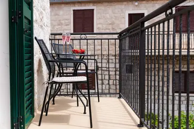 Image de Appartement de deux chambres avec le balcon Pucisca, Brac (A-23445-a)