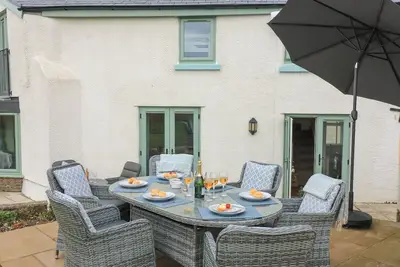 Image de Little Coombe, pet friendly, with open fire in St Ann's Chapel