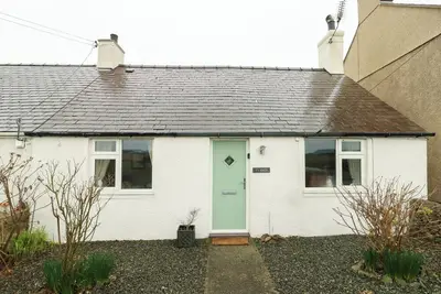 Image de Ty Bach, pet friendly, with open fire in Rhosneigr