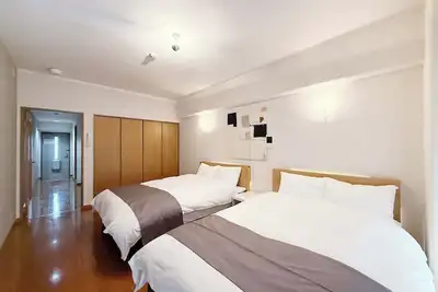 Image de Riverside Studio Near Peace Park | Calm & Clean