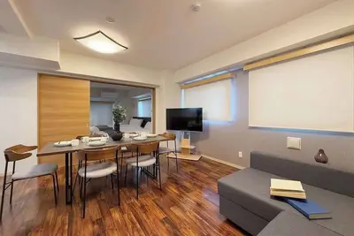 Image de Secure 1br Apt with Dining & Living Space