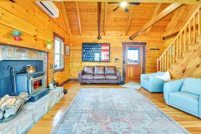 Image de 3 Mi to Main St Galax: Bbq-Ready Home w/ Fire Pit!