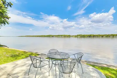 Image de Steps to Mississippi River: Hot Tub Haven!