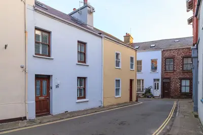 Image de Queenie Cottage - A charming retreat tucked away in the heart of Peel, Isle of Man.