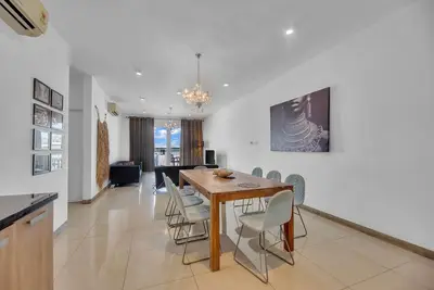 Image de 2-bedroom fully serviced apartment in Accra with Pool, Ac, fitness room