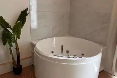 Image de Balnéo proche de la gare - Dodo Créole Laval