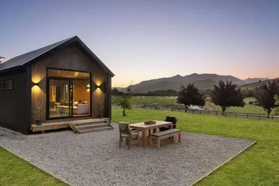 Image de Cozy Cabin called The Lake Hayes Hut, situated in Queenstown