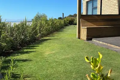 Image de Modern apartment with sea, river & garden view in charming Still Bay. No smoking