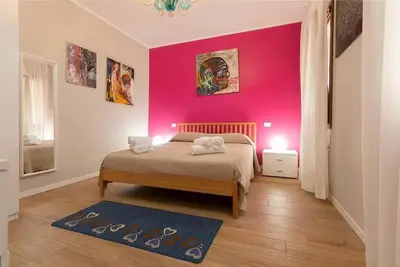 Image de House of Art is a cozy and beautiful apartment in downtown