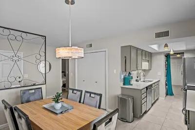 Image de Modern Green Valley Retreat 55+