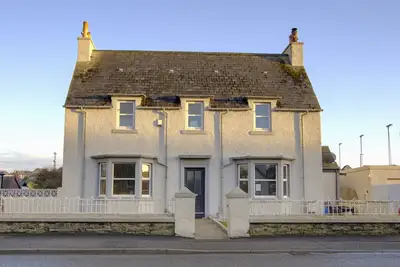 Image de Beautifully furnished 6-bedroom town house on the North Coast 500 route