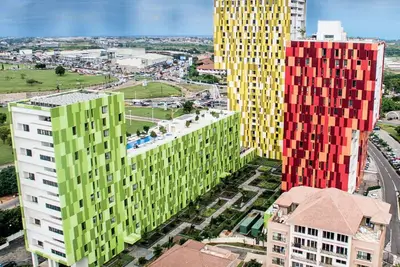 Image de Spacious 3-bedroom Apt at the famous Villagio surrounded by Malls & Restaurants