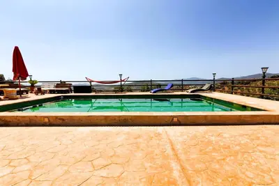Image de Rural house with swimming pool and barbecue