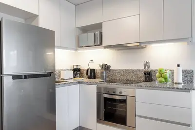 Image de Luxurious 1 Bedroom with Huge private Balcony - 1 Gb Wifi and 4 Seasons Mattress
