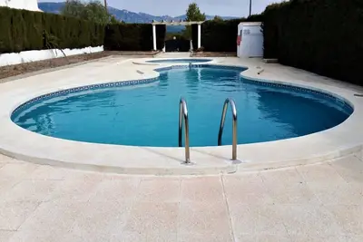 Image de Maison à Ametlla de Mar pour 6 personnes avec grande piscine communautaire et jardin arboré