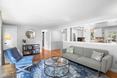Image de New - Peaceful 4-bed getaway across from Clam Lake