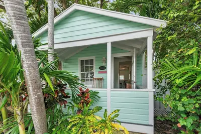 Image de ~Royal Poinciana Cottage~ Come and indulge yourself in some Kw sunshine!