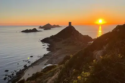 Image de T2 Terrasse 50m2 Plein Sud 100m Plage Commerces Bus parking gratuit tele travail