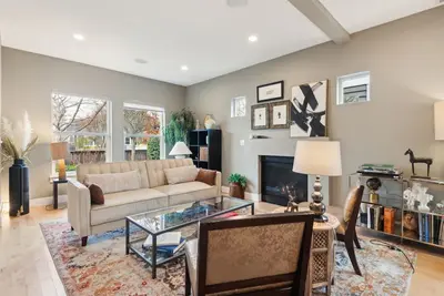 Image de Spacious Family Retreat Media Room & Patio