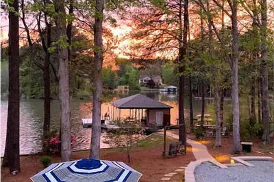 Image de Lakefront, Hot Tub, Firepit, 6br house, Pet Friendly, , Game room, Kayaks