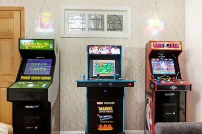Image de 5 Minutes to Wrigley and Beach - Games and Arcades - Garage - Sleeps 10