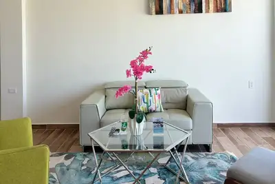 Image de Bushiri's Long Life Building-2bd/1ba Apt-Sleeps 4