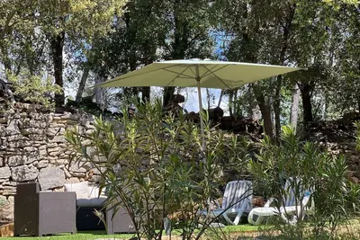 Image de Gîte les Aleps \nProvence verte \nRefuge Enchanté au Cœur de la Forêt