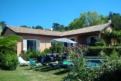 Image de Charmante maison de campagne avec belle piscine proximité de Lyon