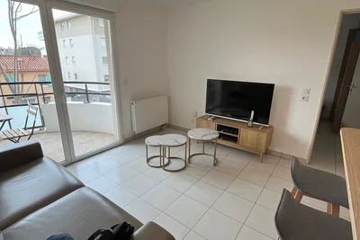 Image de Les Ombrelles, appartement dans résidence sécurisée avec ascenseur et garage