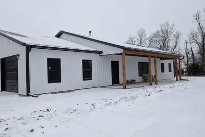 Image de Newly Built Shouse Near Mark Twain Lake!