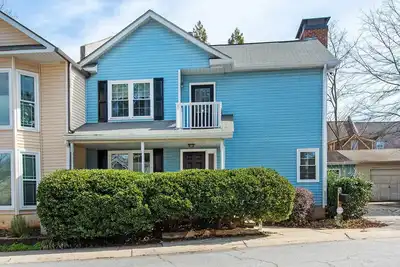 Image de Pet-friendly, freshly renovated, 2 bd/2. 5 bath townhome in Decatur!