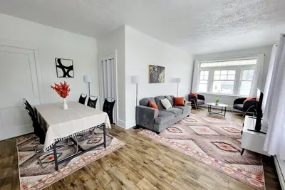 Image de Elegant & Bright 2-Bedroom in Historic Park Ave