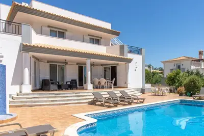 Image de #297 Espaçosa Vivenda V5 by Home Holidays