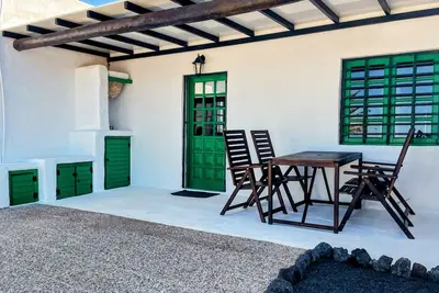 Image de Secluded villa with breathtaking ocean views.