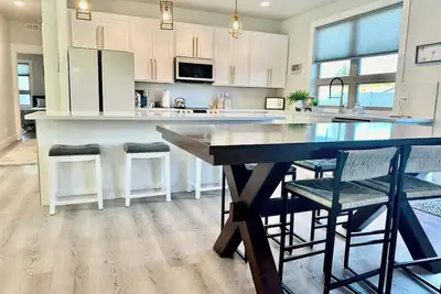 Image de Very new cozy modern Trout 3-bedrm plus office house in Kimberly & 2 car garage