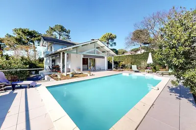 Image de Maison confortable à Arcachon avec WiFi