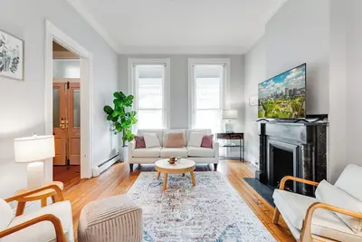 Image de Spacious Fan District Stay | 3br Comfort