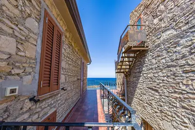 Image de Appartement 'La Risacca Suite' avec vue sur mer, terrasse privée et climatisation