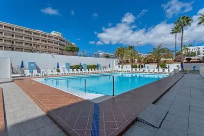 Image de Vacances 'Yumbo Maspalomas' avec piscine partagée, jardin partagé et Wi-Fi