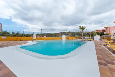 Playa Las Burras' avec piscine partagée, Wi-Fi et climatisation