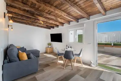Image de Miranda 2' avec terrasse privée, Wi-Fi et climatisation