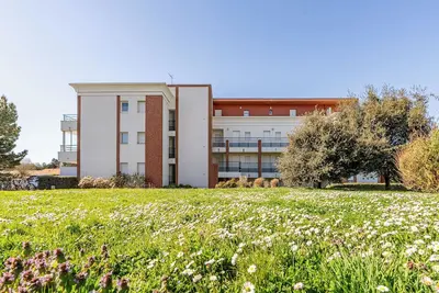Image de Appartement '58 Plein Ouest, Plage Pied' avec piscine privée