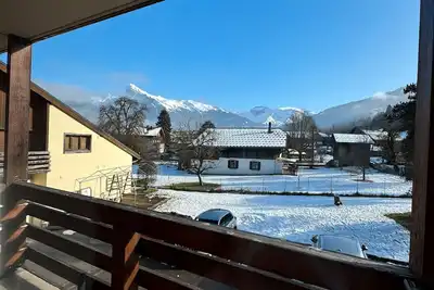 Image de Appartement 'Morillon Centre 150m Télécabine' avec vue sur montagne et balcon